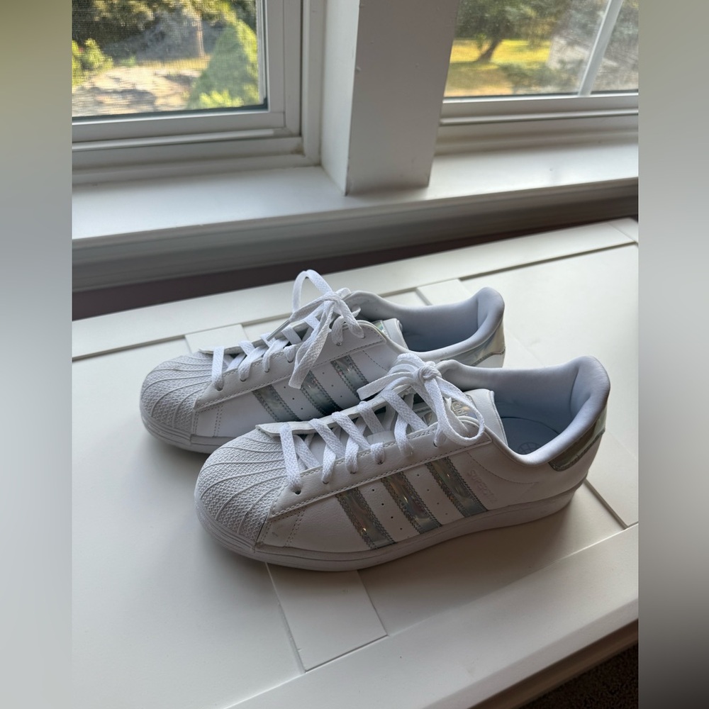 ADIDAS metalic stripes sz 7